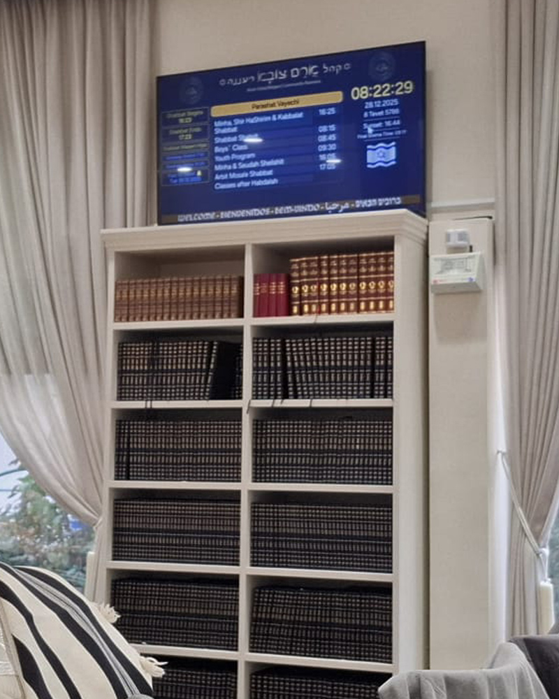 לוח דיגיטלי בבית כנסת